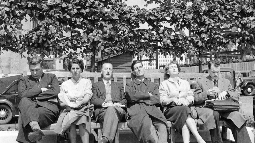 74388f3870a33926ea319a30a4437897-nigel-henderson-workers-relaxing-in-the-sun-nighen1837-890x500_1